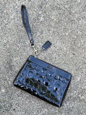 Coach Black Patent Leather Signature Wristlet Clutch